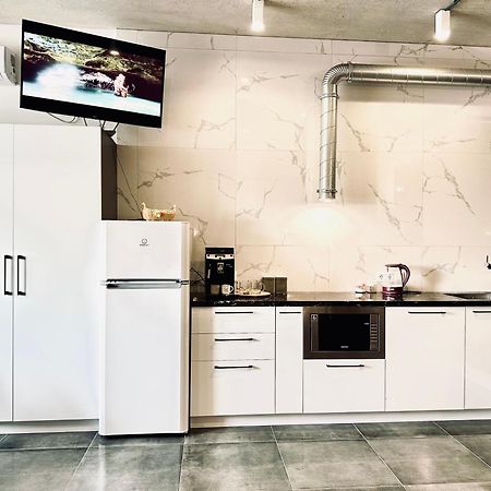 Modern Apartments With A Coffee Machine In The City Center, A View Of The City Rivne Buitenkant foto