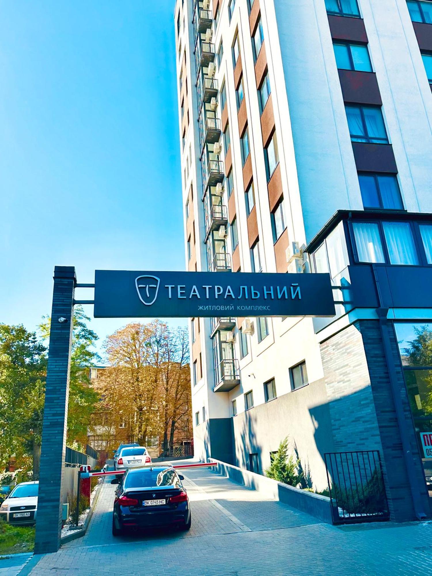 Modern Apartments With A Coffee Machine In The City Center, A View Of The City Rivne Buitenkant foto