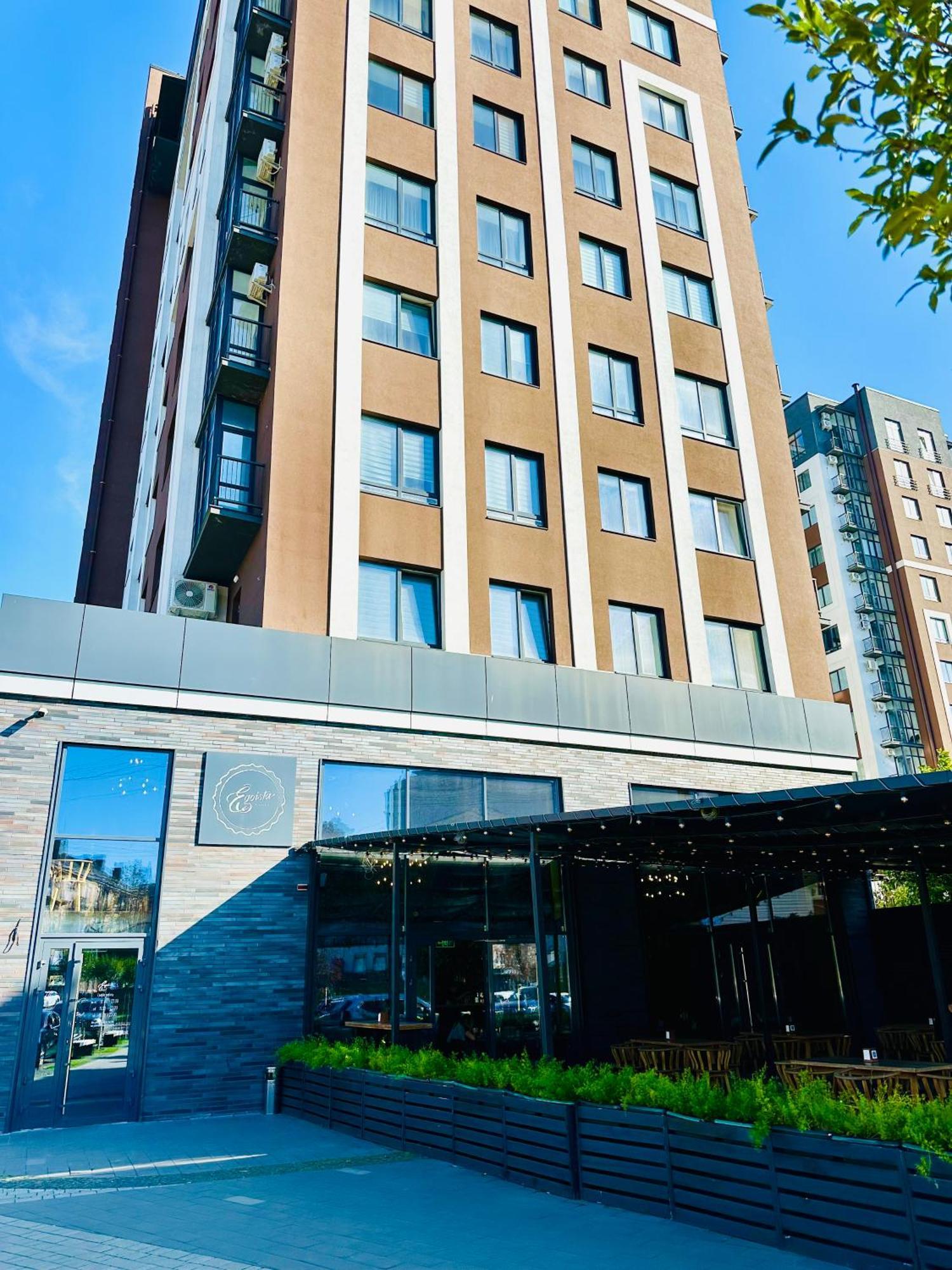 Modern Apartments With A Coffee Machine In The City Center, A View Of The City Rivne Buitenkant foto
