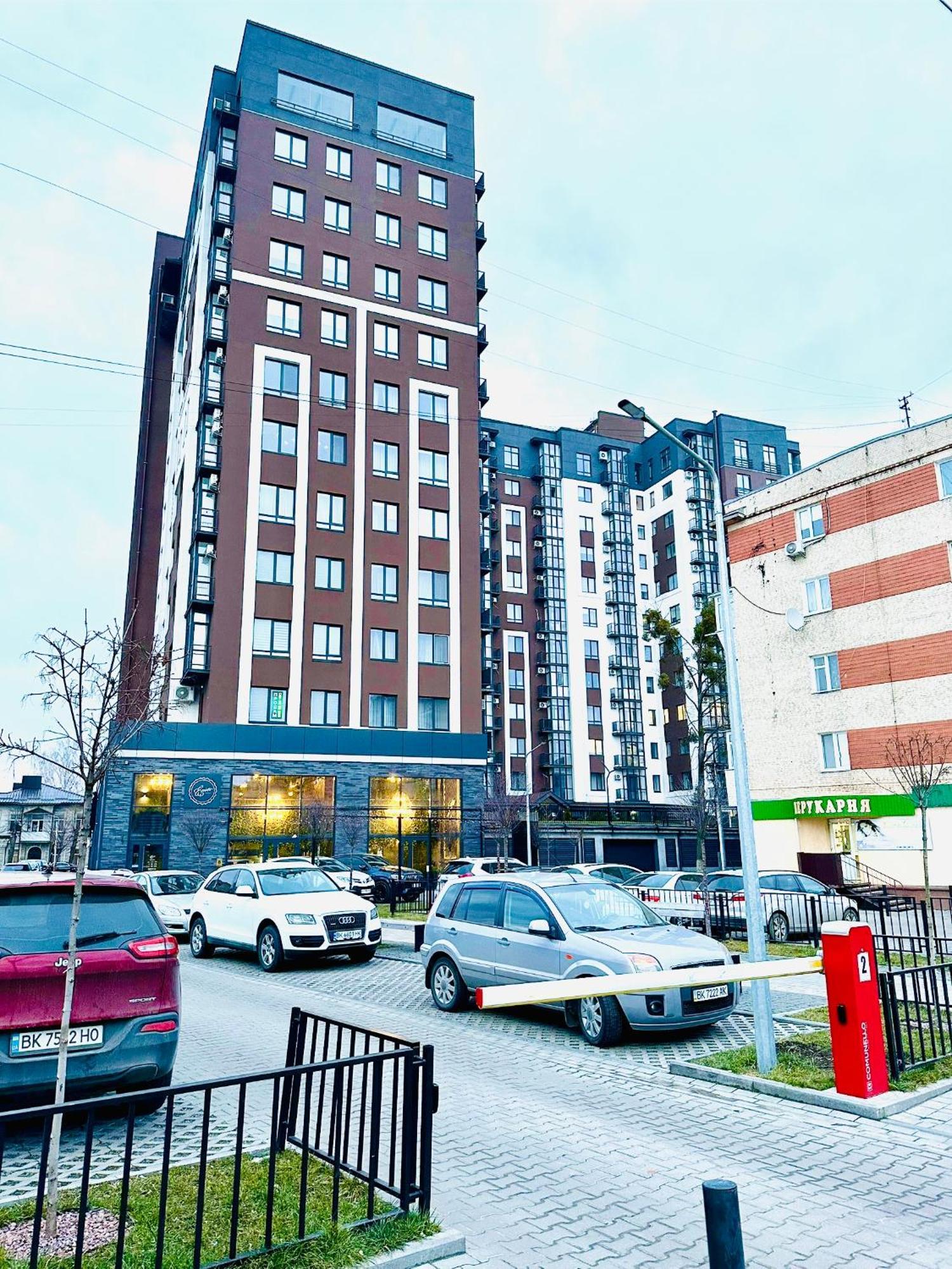 Modern Apartments With A Coffee Machine In The City Center, A View Of The City Rivne Buitenkant foto