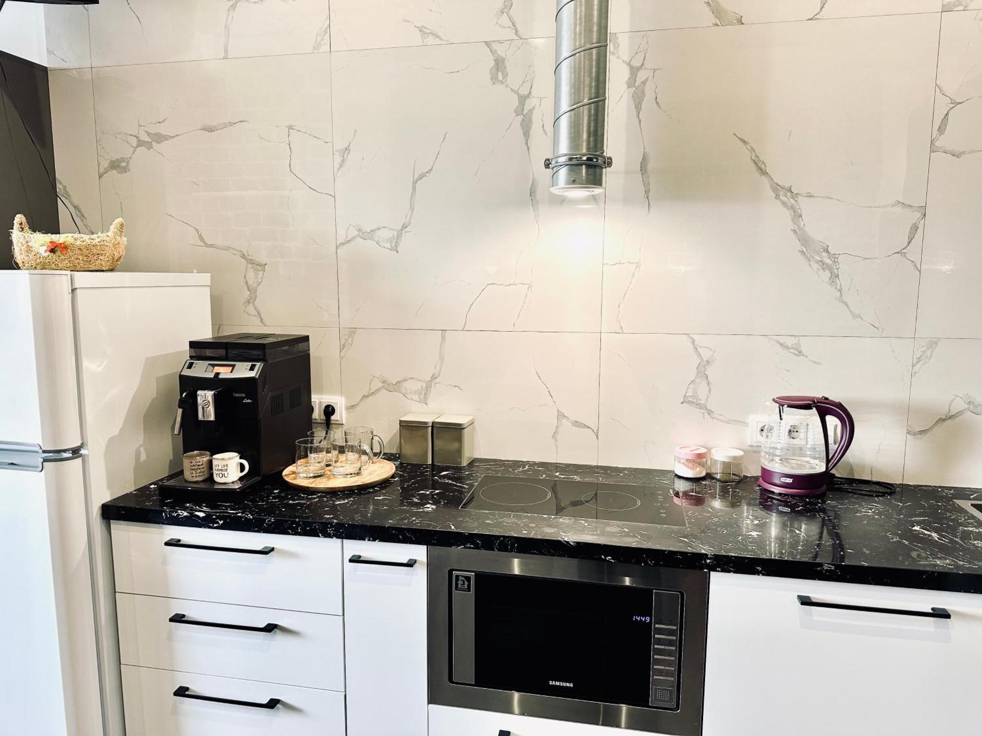 Modern Apartments With A Coffee Machine In The City Center, A View Of The City Rivne Buitenkant foto