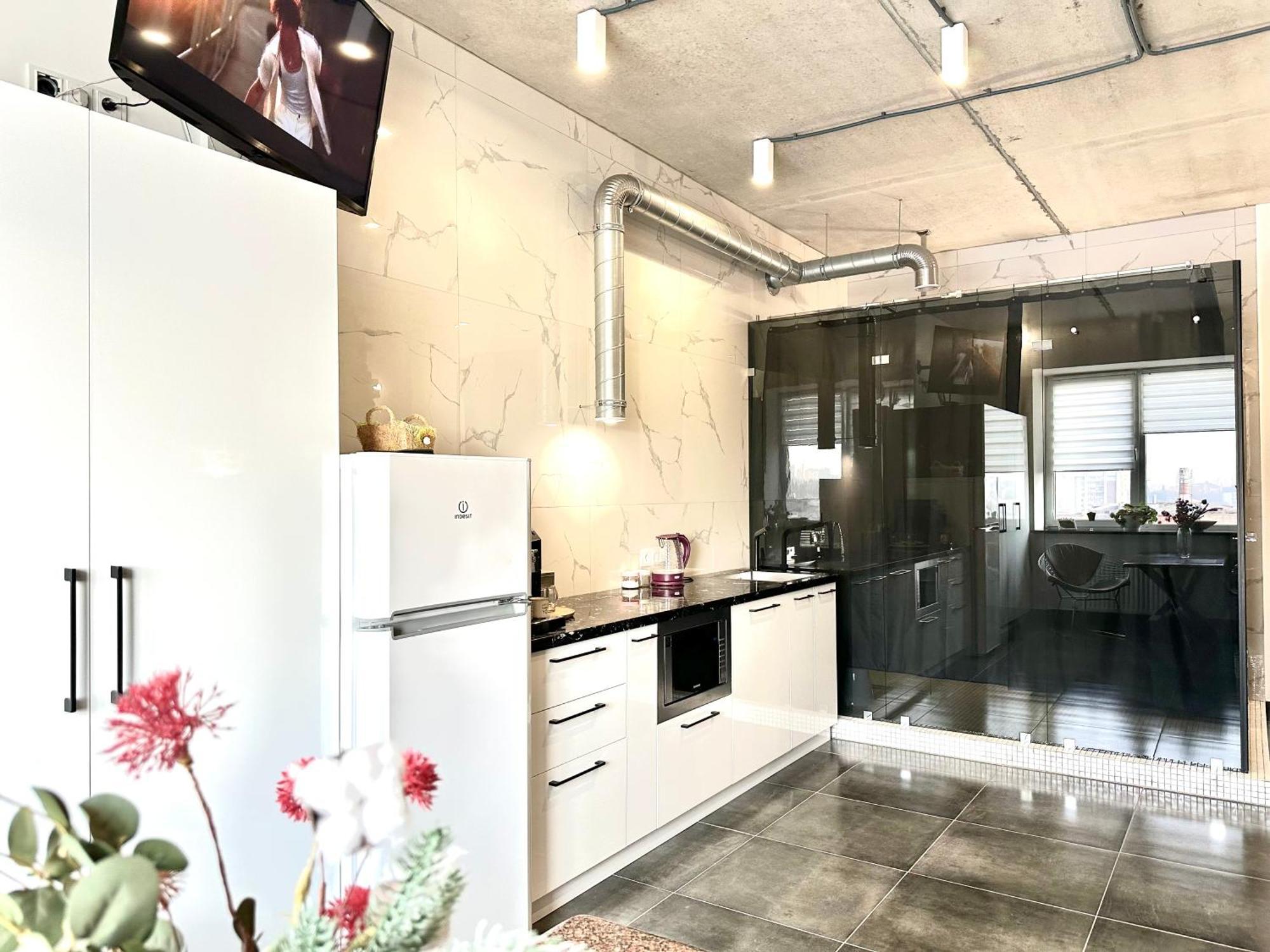 Modern Apartments With A Coffee Machine In The City Center, A View Of The City Rivne Buitenkant foto